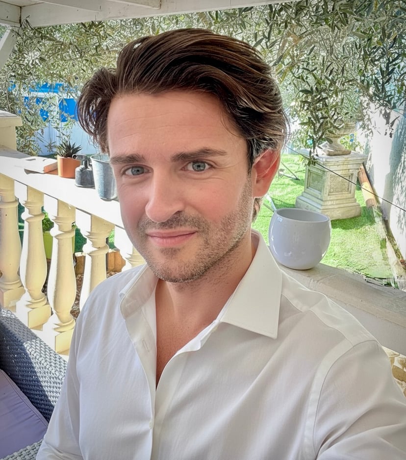 Raphaël - Coiffeur professionnel à domicile Monaco - Coupe à sec sur mesure - Formation Tony & Guy